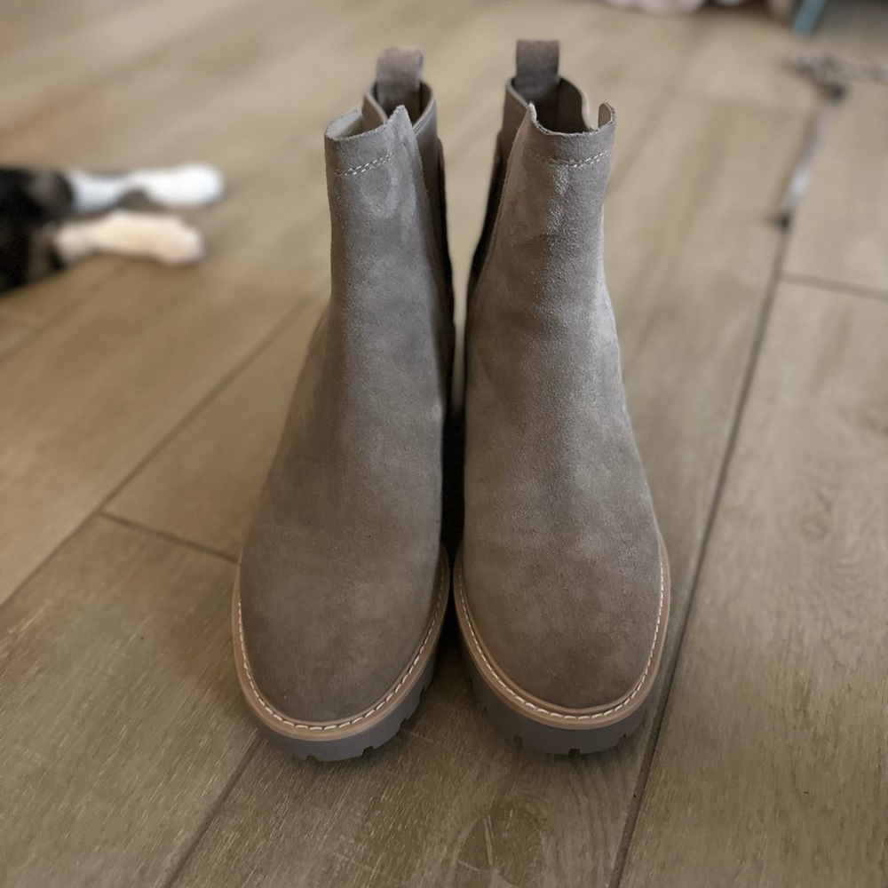 Tan boots - like new